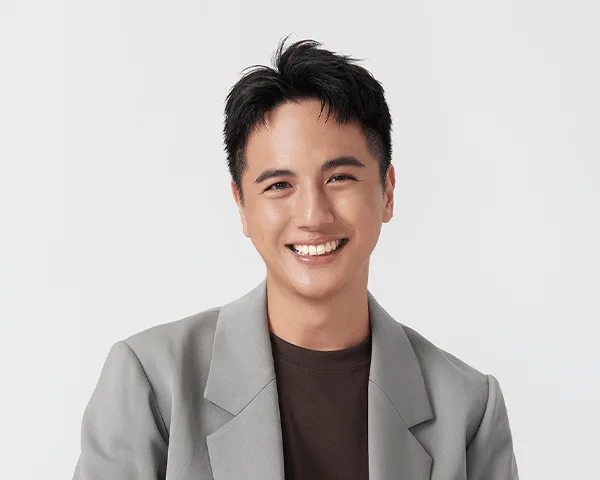 主持人 - 曾子余