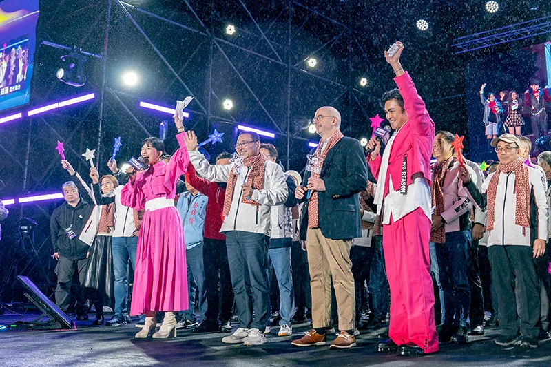 「閃耀新北1314跨河煙火」 淡水、八里雙舞台9萬人齊聚迎2026